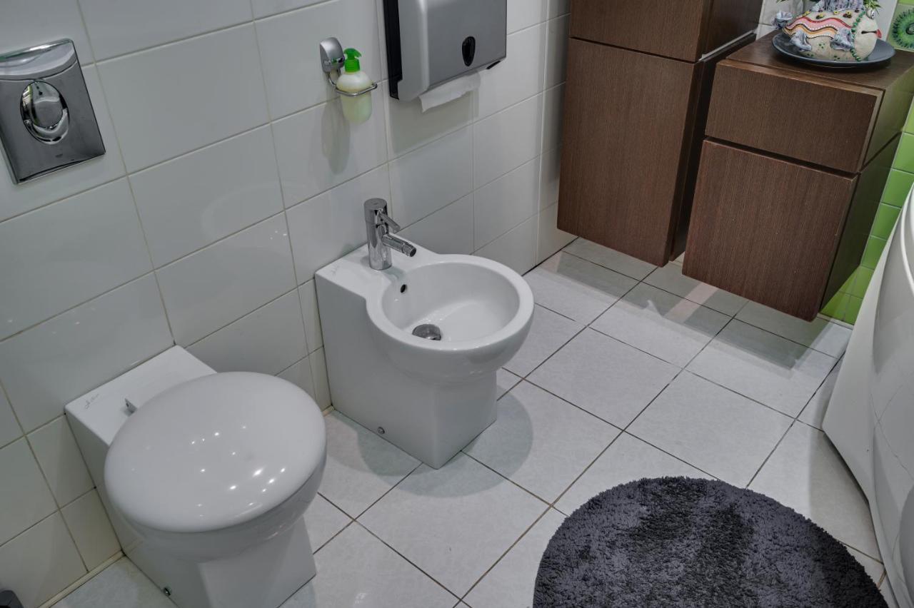 Vip Квартира, Атмосферні Boutique - Apartments Zaporizhia Exterior foto